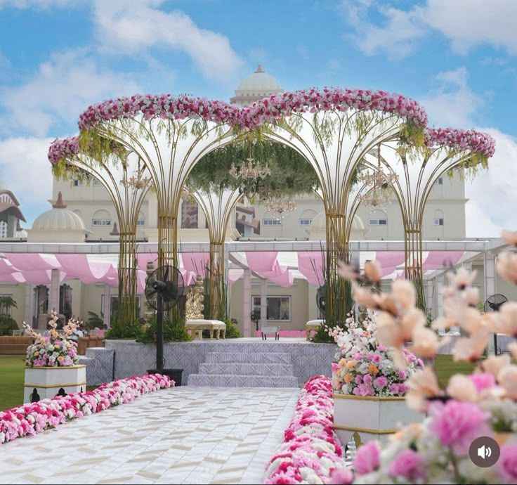 Designing Themes and Décor